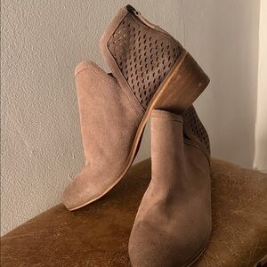 Women's Susina Suede Ankle Boots size 13 Never Worn!